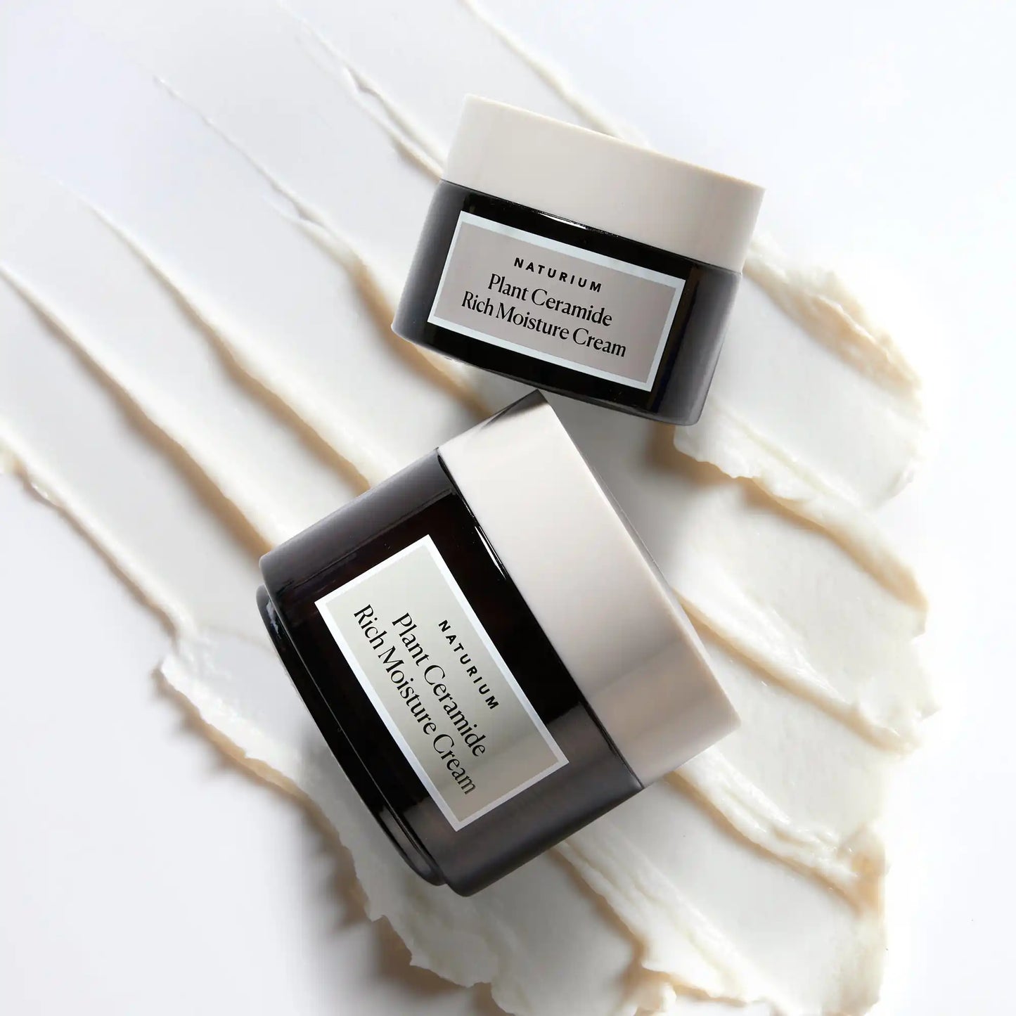 plant-ceramide-rich-moisture-cream-jumbo-e7 11_18_2021_Naturium0575-crop.webp