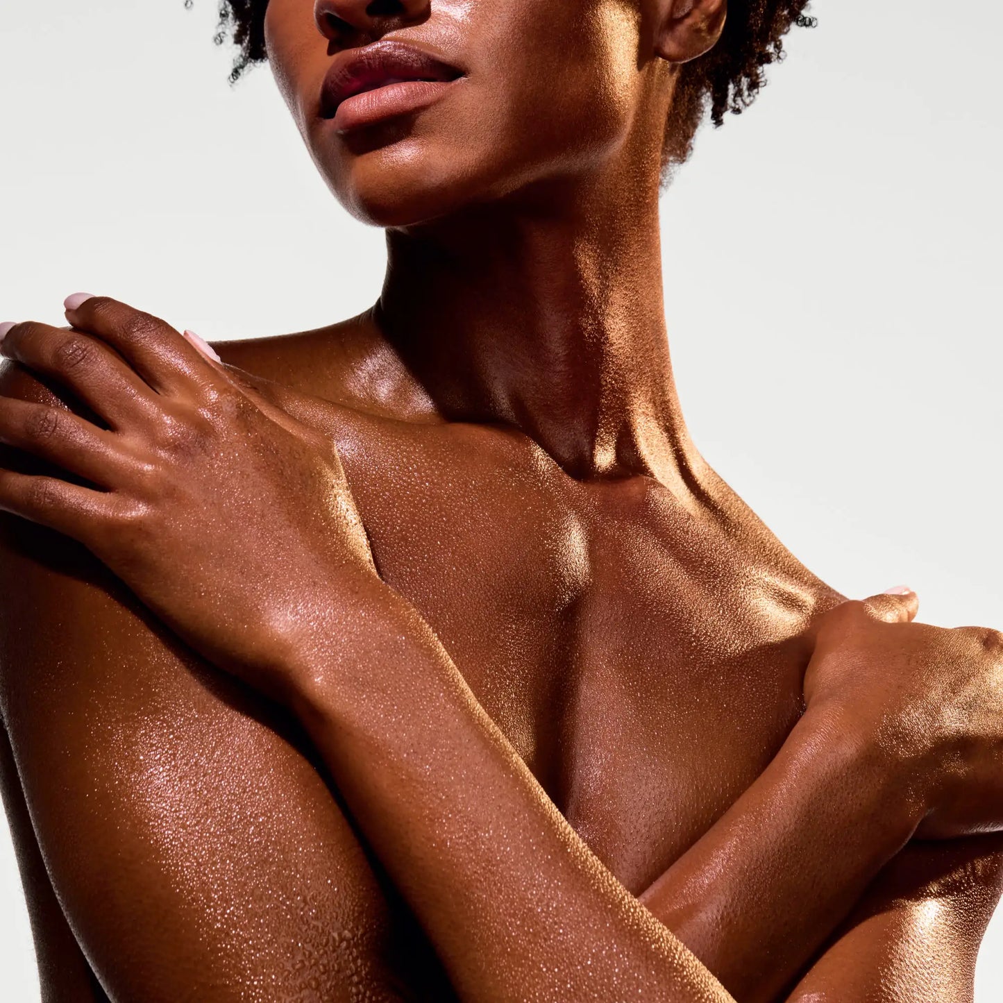 the-glow-getter-multi-oil-body-scrub-u0 NATR-40028-Alt-Image-The_Glow_Getter_Multi-Oil_Body_Scrub-06_1.webp